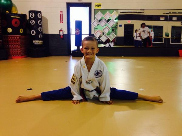 Breck_Munoz101's tweet photo. Dylan is warming up for his Black Belt test today. #TKD #BlackBelt http://t.co/rOI6AuwJK7