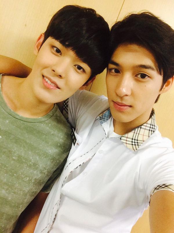 Hahah gara2 g nnton ya? Download dah besok di youtube heheRT <a href="/reimoeKim/">기모엘 🐱 묭묭이</a>: Lhoo lhoo adek baju ijoo... *menghibur diri*