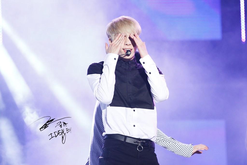 140823 Jonghyun @  'M-Super Concert' BvusMCxCIAAxTef