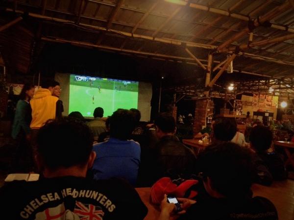 dartokoffee's tweet photo. Nobar che vs lei @FoodcourtLPalma @CISCsukabumi http://t.co/5gavVg48Az
