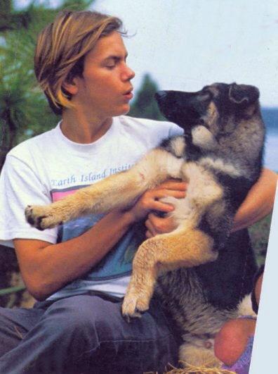 River Phoenix wouldve been 44 today. Happy Birthday and RIP. 