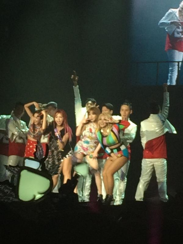 choilollipop_'s tweet photo. do u love me >< bomsay: i love u too <3 #TofuMusicFestival2014 http://t.co/mzp7TTjyXP