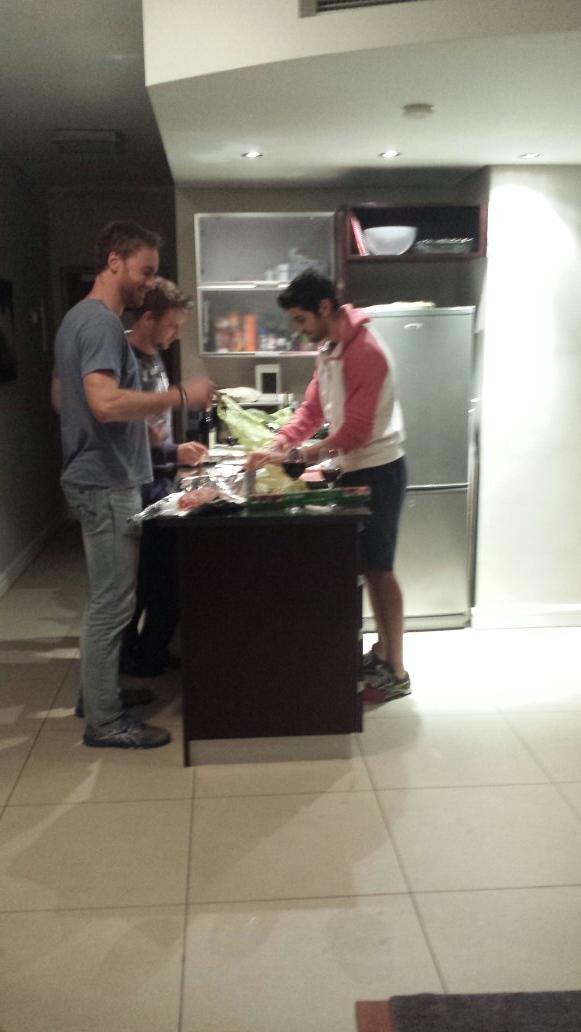 LoemyMalan's tweet photo. Saturday rugby and braai! I shall keep you! #keepers #savsarg http://t.co/p2TD3v7Asr