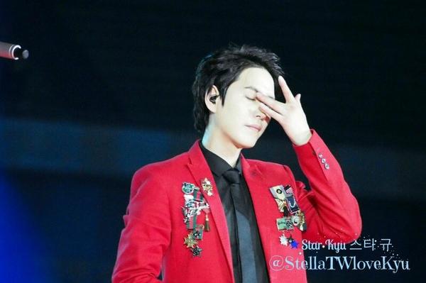 kyuhyunAREA_'s tweet photo. [PIC | StellaTWloveKyu] 140823 Mahakarya RCTI 25th Anniversary - KYUHYUN #SuperJuniorM Kyu's pretty fingers http://t.co/DyRFEj0T4M