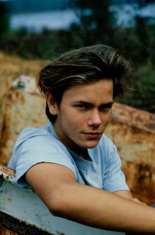 Happy Birthday to the inspiring River Phoenix! We miss you. 