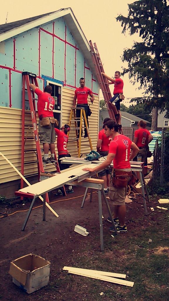 Oshkoshrugby's tweet photo. @HabitatOshkosh Rugby Players hard at work for Habitat! #habitatforhumanity #MightyPigs http://t.co/jVapVHGiYO