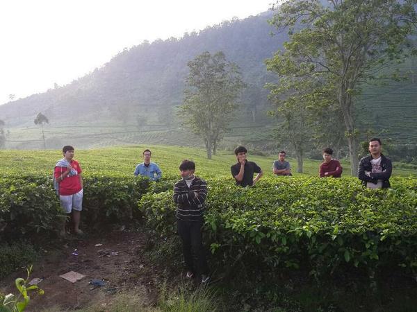 anak_ranjeng47's tweet photo. Liburan, jalan2 begini lagi nyok, ajakin si bayi tua @maromadhoni @Falza_Rey @Anugrahhidayat2 @nanasrulloh @agunghaa http://t.co/KAhW2pHtwy