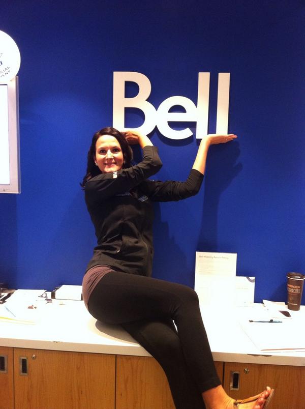 MelHannah_'s tweet photo. On location at The Bell Store @LansdownePlace til 3 for @energy997 @Country1051 Deals on @SamsungMobile #freetablet http://t.co/EBJSpQsSqO