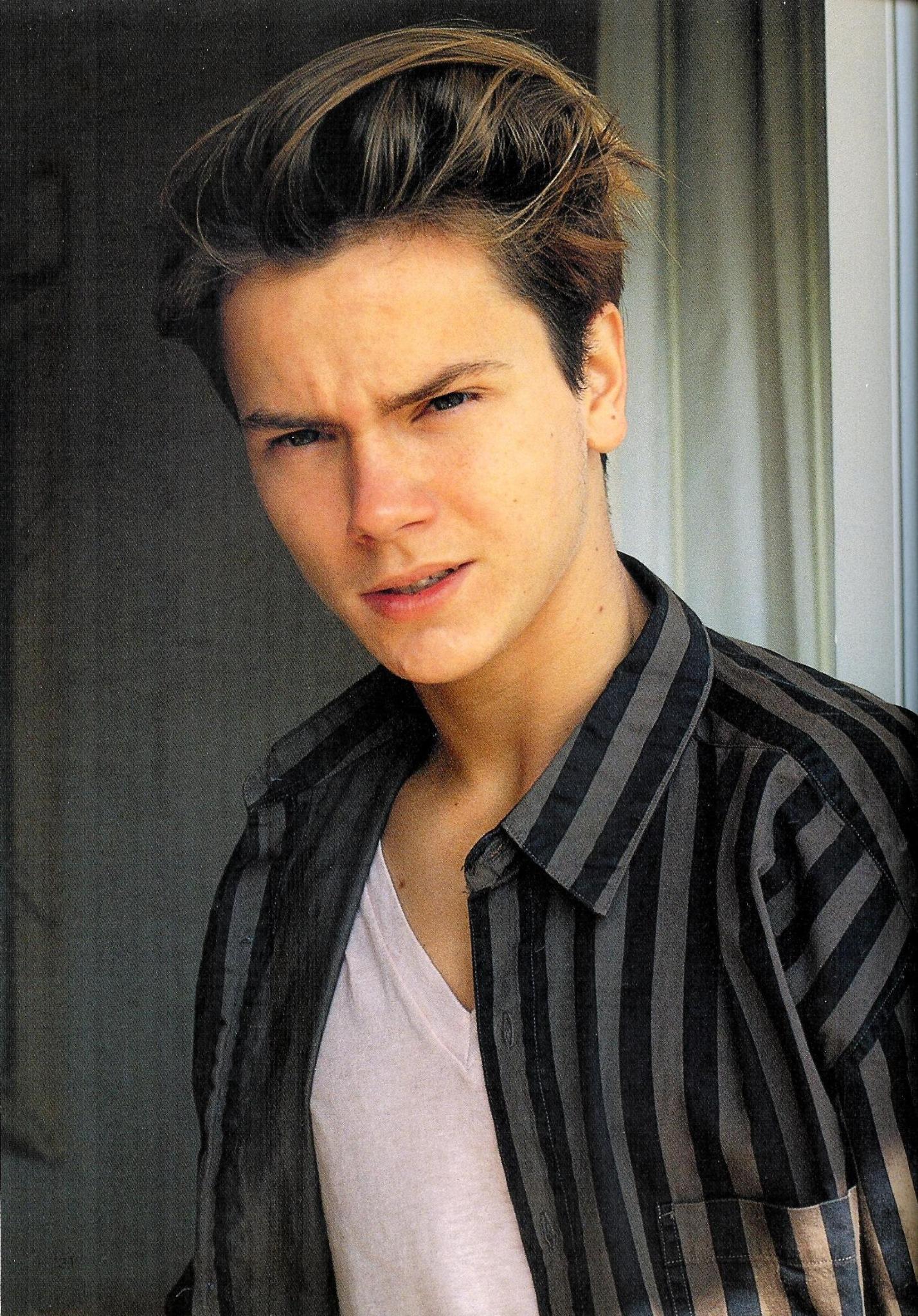 Happy birthday River Phoenix, i miss you 