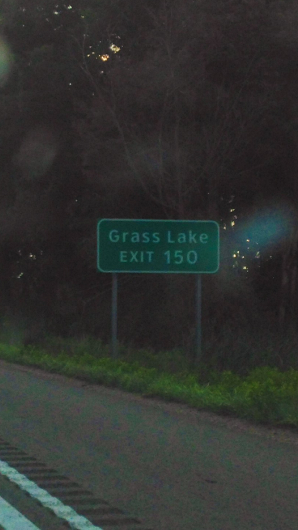 goatboyvlogs's tweet photo. Gon go tap sum grass #grass #lake #roadtrip #goattrip http://t.co/pQrAPvs7Do