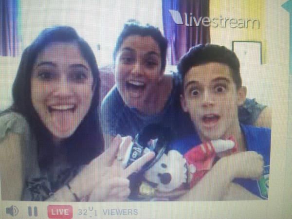 lcomello_ita's tweet photo. Le vostre selfie 😻 @lodocomello @_ruggero @AlbaRicoNavarro http://t.co/VtlfzGsiow x12