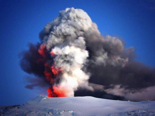 PHOTO: #Bardarbunga Iceland volcano - code red alert #3eWeather via @deric_hartigan