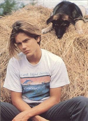 Happy 44th Birthday River Phoenix! Wish you were here, Ill miss you always... :(  