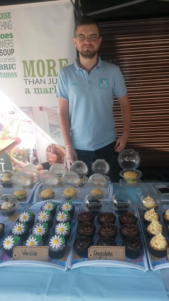 dalesfinefoods's tweet photo. @__Sweettreats__ @BlackburnMarket @thebeeofficial @BlackburnBeat @KittyHoneyFood  great day hope all enjoyed! http://t.co/4HcP48Z375