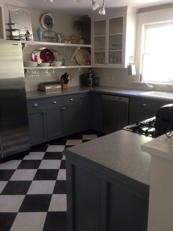 ST_Designs's tweet image. HAPPY w/selection for the bottom cabinets! @Benjamin_Moore satin impervo, Steel Wool. #paintselection #interiordesign