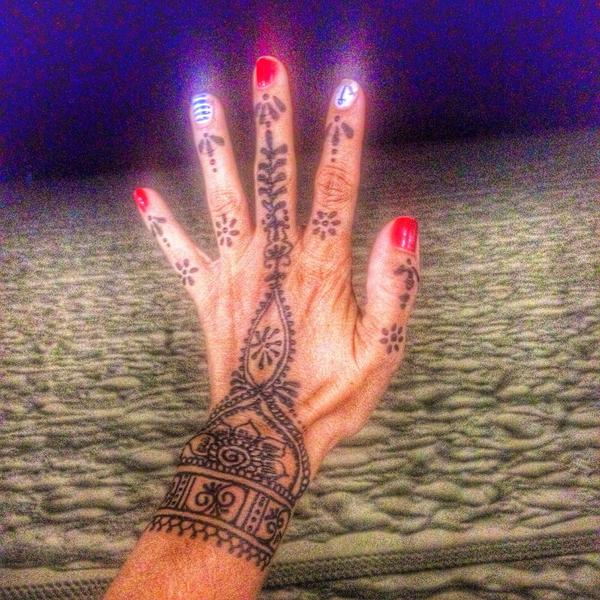 #Henna😍#HennaArt🎨#WristCuff #OCMD❤️#USANails🇺🇸💅#HollywoodArtAndHenna #Boardwalk #OceanCityMD💙#BestHenna🌟#Hands✋#Love💓