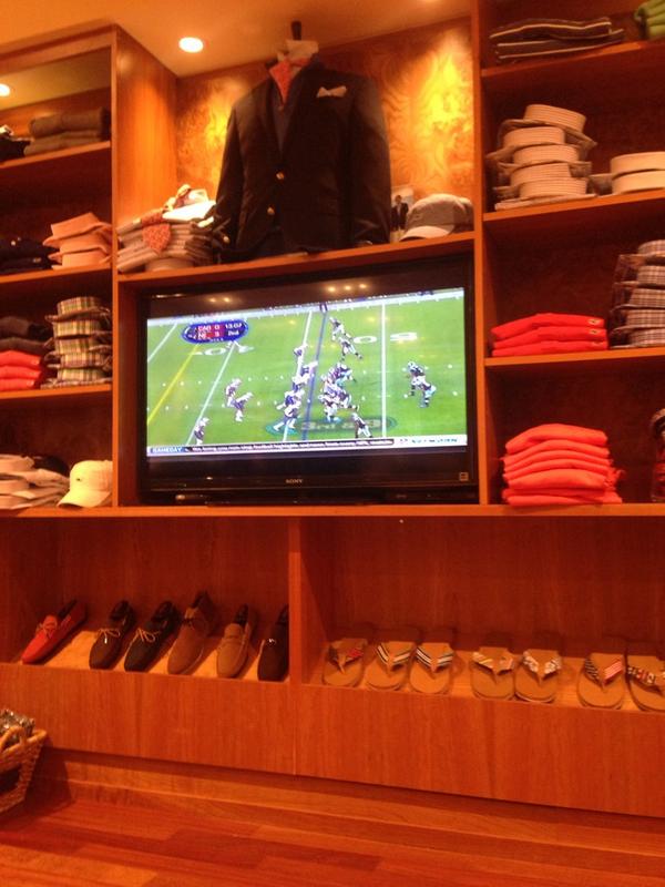 sydpow17's tweet image. my dad is shopping and I am watching football #youreadthatright