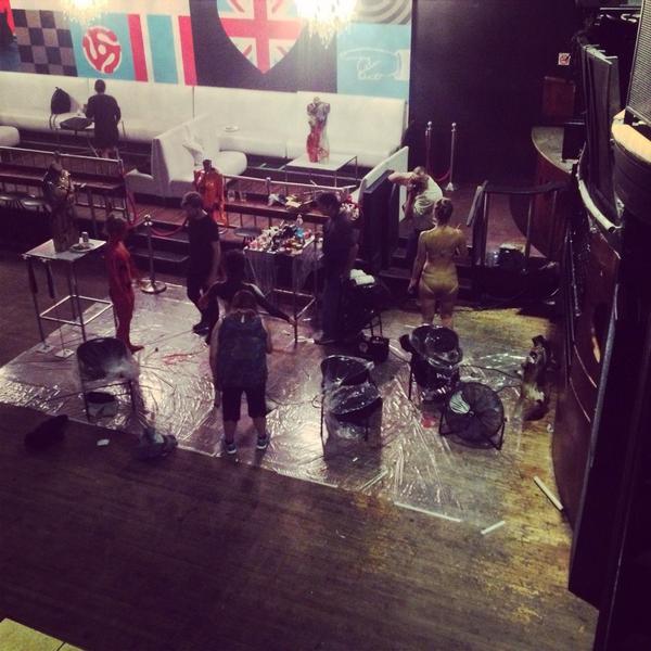 AntonioMessam's tweet photo. Dancers/Models are getting painted for set @virginmobilecan #modclub http://t.co/dbWrVwe3Tm