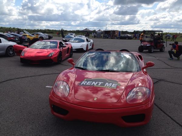 @ottawaecr Ferrari and OB Prestige Lambos bringing smiles to spectators faces <a href="/racetherunway/">Race the Runway</a>