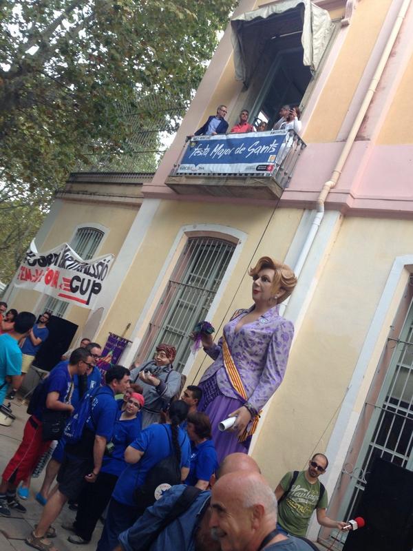 Sants014's tweet photo. Pregó de festa major amb la únitat mòbil @onadesants http://t.co/laj23Pp9p4
