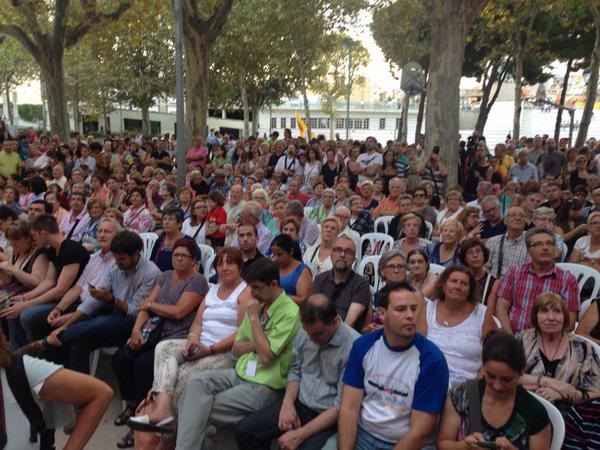 Sants014's tweet photo. Pregó de festa major amb la únitat mòbil @onadesants http://t.co/laj23Pp9p4