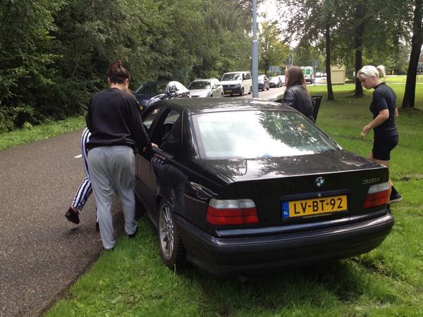 Welke boys hadden net filmpjes van ons gemaakt vast in de modder? Willen we graag! #mlnl #mysteryland #modderscheppen