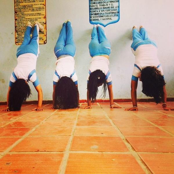 DajhaDg's tweet photo. Con ellas Todo es #Risas #Pechiches #MuchoAmor las Amo @Noris_2013 @AzuRondonP @MiilyHernandez2 @YeniArt1D http://t.co/YNjG74W61W