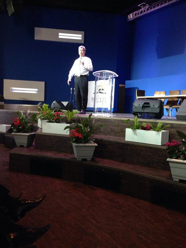 Líder da Associação  Geral,  Pr. Jonas Arrais, fala para anciãos da AMC.