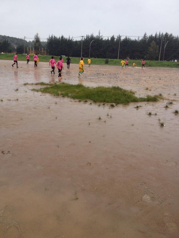 quezaboy55's tweet photo. Fútbol infantil en Villa Mora coronel o water polo quien autoriza .,.,.,o http://t.co/tBnayUmhNy