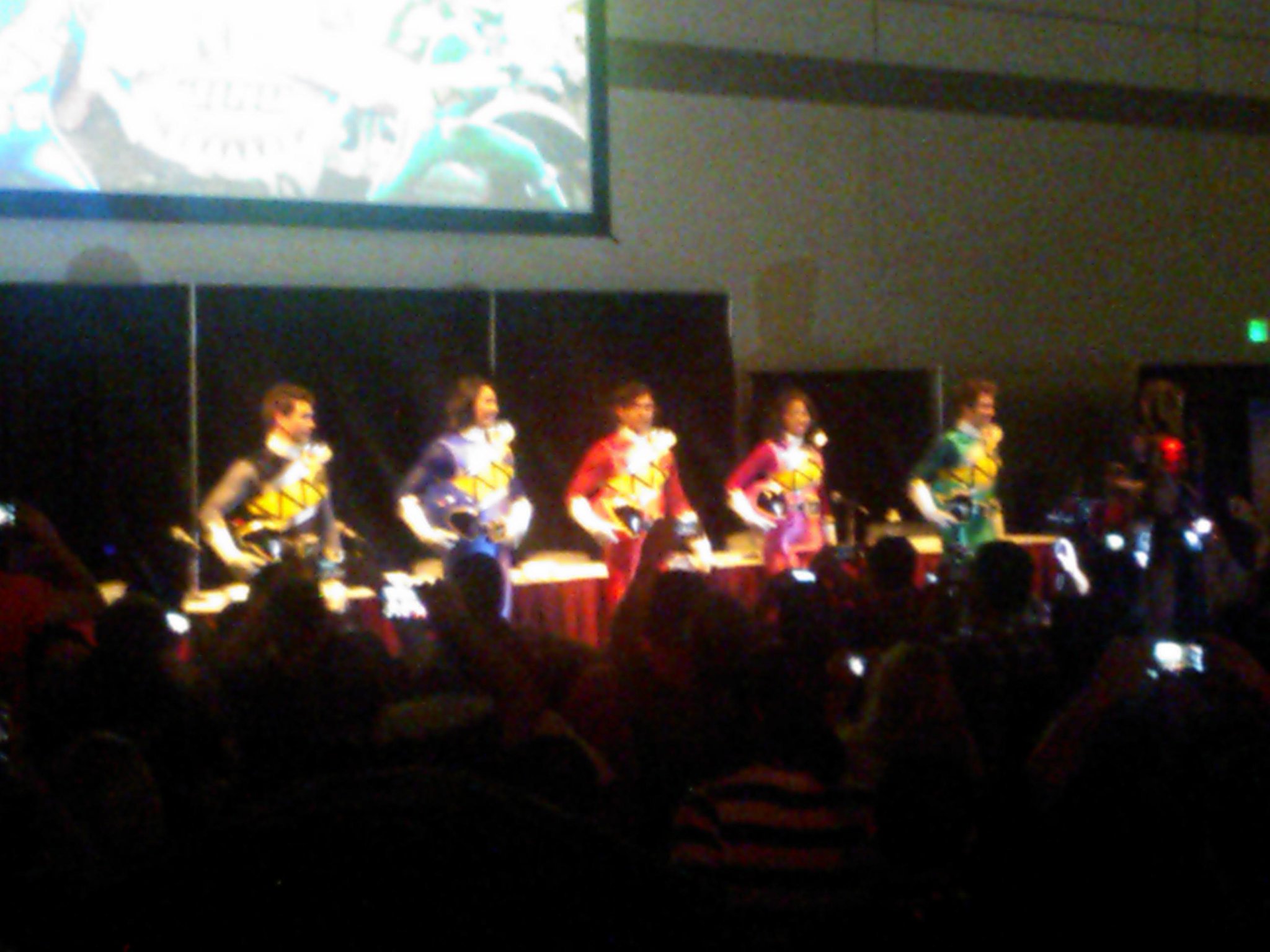 BvwEo_GCEAAxic0.jpg:large