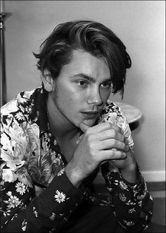 Happy birthday River Phoenix ily 
