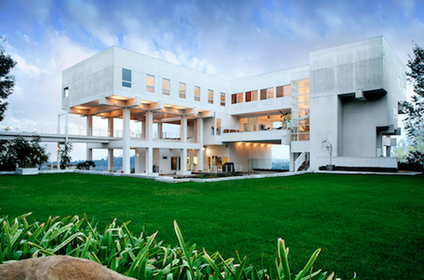 GolfDigest's tweet photo. Shigeki Maruyama's house is for sale at a bargain price: $16.5 million. What a steal... http://t.co/JjQLmtQ7ne http://t.co/q5mr8nSQ05