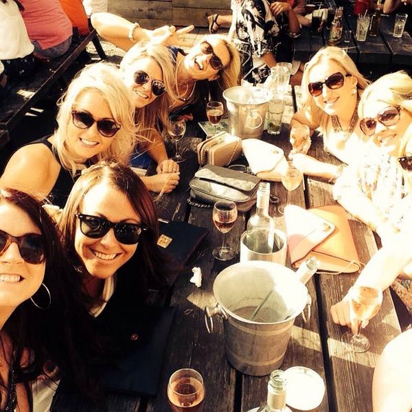 hewson85's tweet photo. @slongfield19 @chelsealorenzo @linziramma @Maunders88 @leaffyyy23 @webster_rachael @Mario_Falcone #getit #selfiestick http://t.co/sPf3gVf4s2