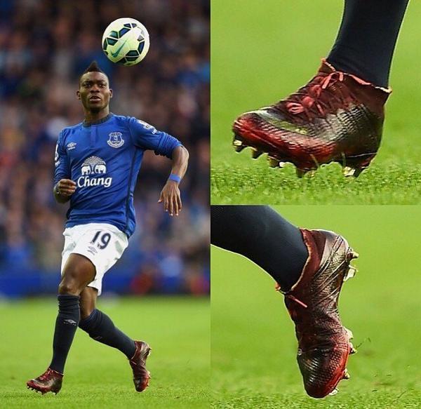 Everton's loanee Cristian Atsu wearing his own customized nike superfly boots #nike #superfly  #boots #flyknit