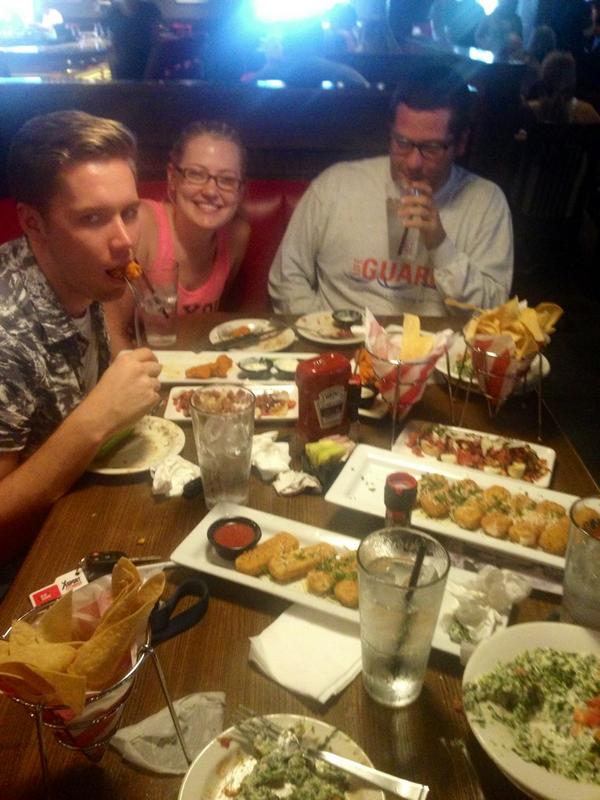 becksonbecks's tweet photo. #endlessappetizers or endless leftovers? http://t.co/pFS3UTPGUz