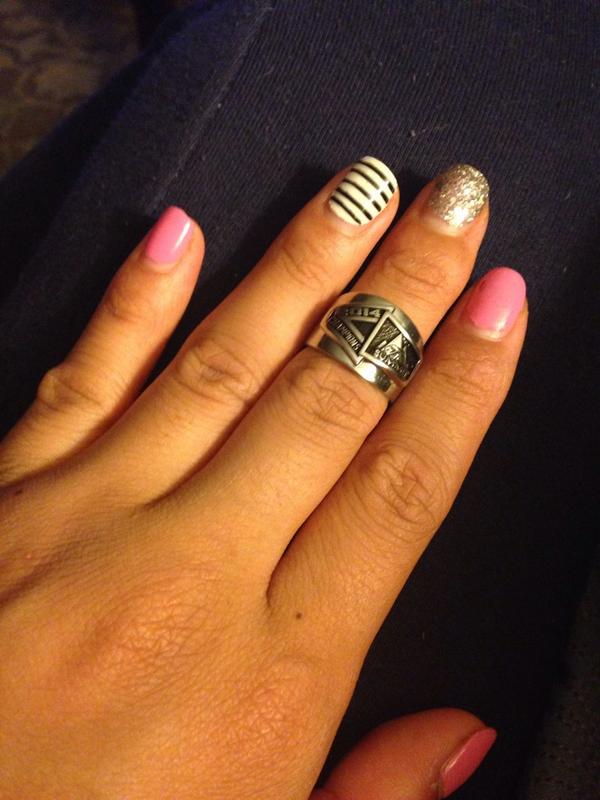 nikki_cua's tweet photo. fits good enoughπ #summitbling http://t.co/HeSkchgIpB