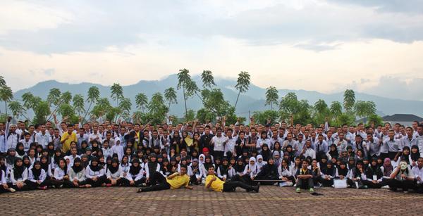 beritabunghatta's tweet photo. #MABAUBH2014 Fakultas Teknik Sipil dan Perencanaan bersama Dekan dan Kelembagaan Mahasiswa. #SeputarUBH http://t.co/SYzV5MPDuB