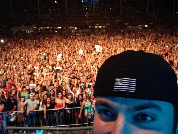 ChrisYoungMusic tweet picture