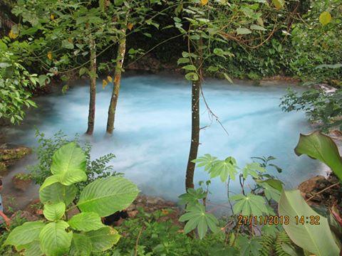 rebahancom's tweet photo. Byuuurrr.. RT "@TravellerKaskus: Mata air kaki gunung binaya Sulawesi #CeritaPejalan dari @Luck_Davienci http://t.co/UXBEaMUzeA"