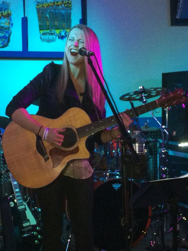 HermieSadler's tweet photo. This gal can rock it!!!!@BriaKelly http://t.co/SPtYhZJoBa