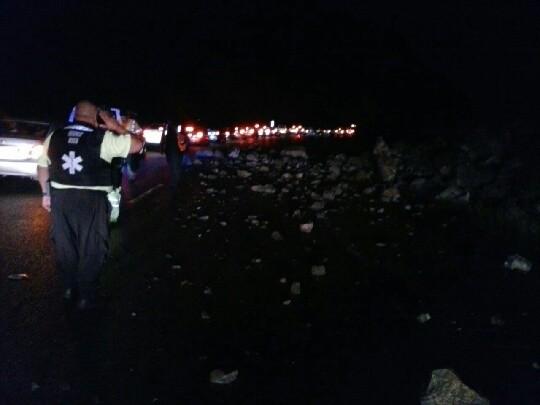 municipsalinas's tweet photo. ATENCIÓN CONDUCTORES: se reporta DERRUMBE en el km 52.6 de la Autopista 52 en dirección de. Cayey a Salinas. http://t.co/blK5Km80zz