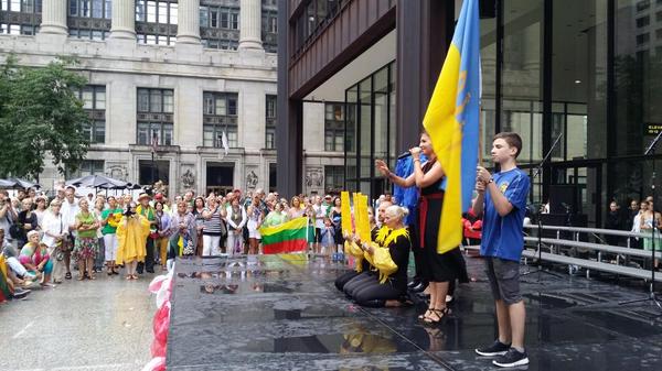 ZygisPavilionis's tweet photo. #BalticWay25 #BlackRibbonDay Chicago w/ @RepShimkus &amp; @SenatorKirk @LithuaniaMFA @LTUworld @GudynasM @RJukneviciene http://t.co/lK5PnzOWxu