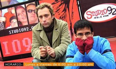 JoseAngelesFm's tweet photo. FotoRecuerdo " Caidos Del Catre "  @galdosoficial @Chupetefm Por @Studio92 StudioStreet @udelima http://t.co/sGjPmYzLVR