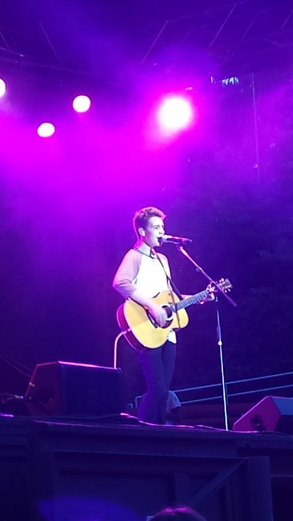 anniefelicianoo's tweet photo. U DID PERFECT BABE... COME BACCK
I LOVE YOUU JACOB #jacobwhitesides #RunAroundTour http://t.co/5CBC5GEYvx
