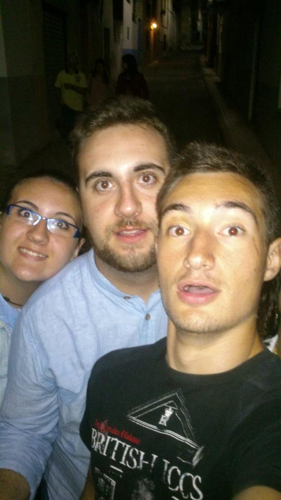 alexsempere_'s tweet photo. @leiretes @rafelito23 @M23Miri #selfiebenasau http://t.co/qPNLTwrPkB