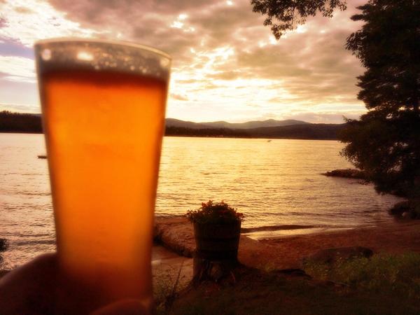 gpeters23's tweet photo. NH representing with a @StonefaceBrew IPA on draft at Newfound Lake. Nice job Pete!! #team32 http://t.co/oQLC5b5OoI