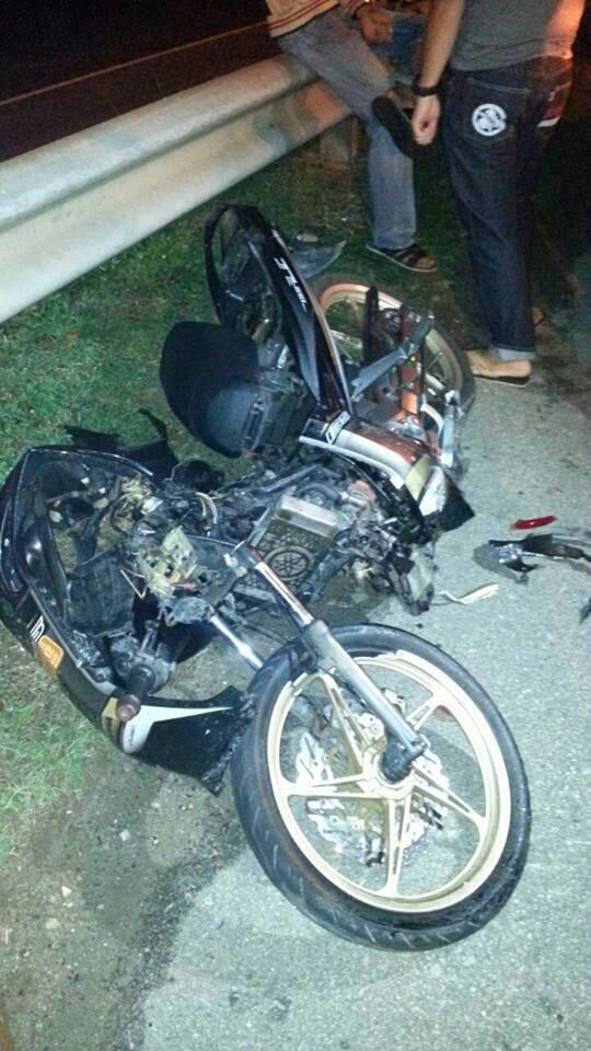 Mat Rempit Crash At The Kesas Highway Tuesday 22 September 2015 Weehingthong