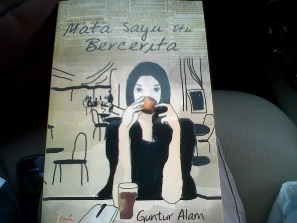 Keren! Dibincang di <a href="/RumahKataID/">Rumah Kata Indonesia</a>, yuk? RT <a href="/AlamGuntur/">Guntur Alam</a>: Terbit awal September. @SheilaFiksi #MataSayuituBercerita