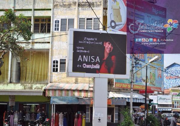 Jamtos's tweet photo. Iklan LED di lampu merah,siapa yg sudah lihat? #JamtosFunt4stic 29 Agustus @LYLAINDONESIA @AnisaRahma_Adi :) http://t.co/MnJQs8nzUJ