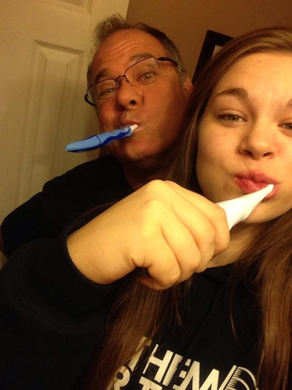 em_ilycro's tweet photo. My partner in crime and my best friend👫😏❤️ #daddysgirl #brushingourteeth #beforebedshannanigans @science_michael http://t.co/WY8tZsy6ft